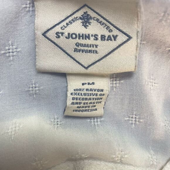 St. John’s Bay Embroidered Top Size M - Picture 6 of 7